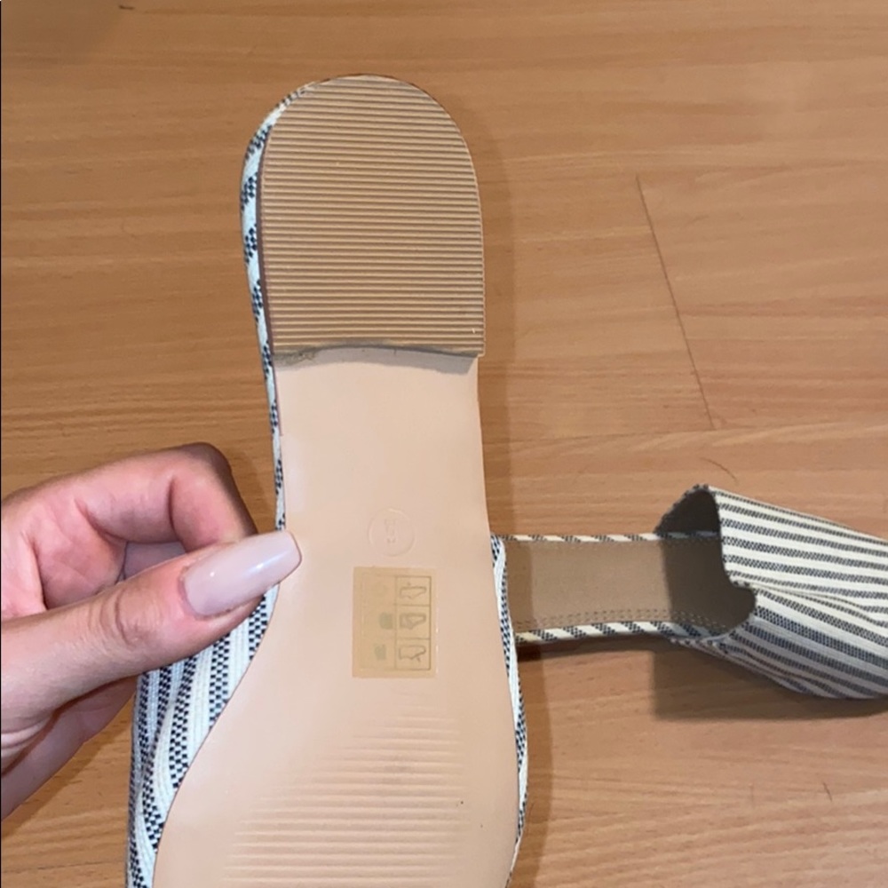 Slip on shoes - Picture 3 of 3